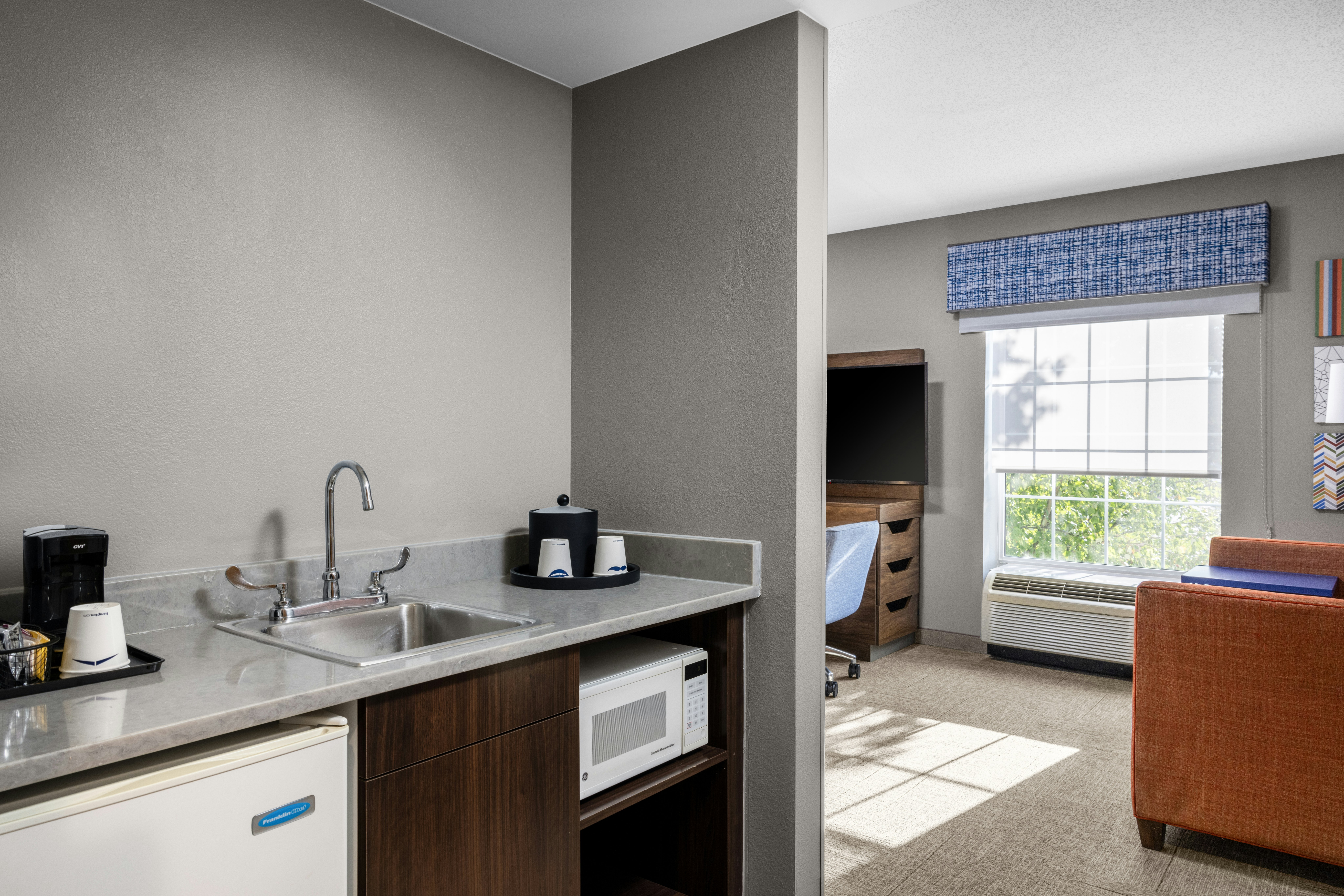 جناح بسرير كينج مع أريكة، Hampton Inn & Suites State College At Williamsburg Square 2/2