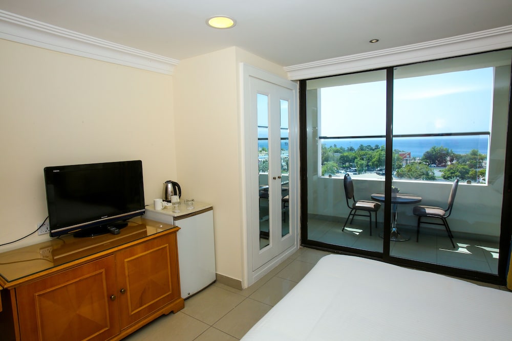 MINA HOTEL 41/65