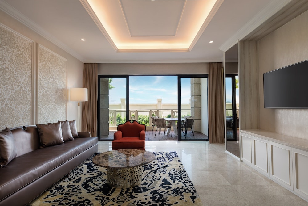 Sheraton Grand Danang Beach Resort and Spa 29/47