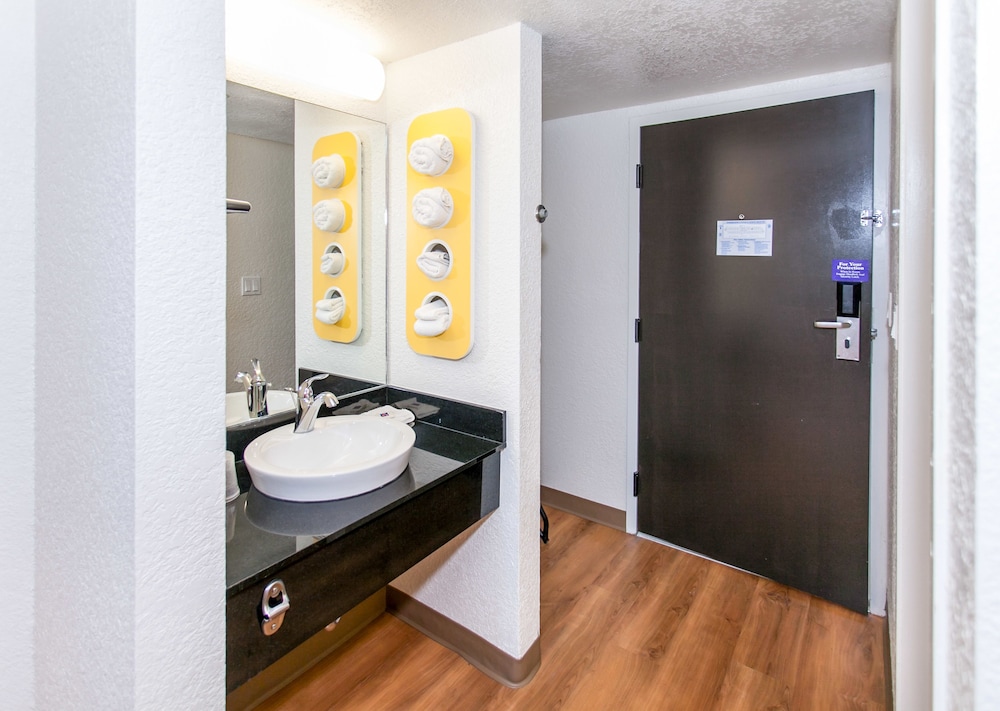 Motel6 Los Angeles, CA - Los Angeles - LAX 57/59