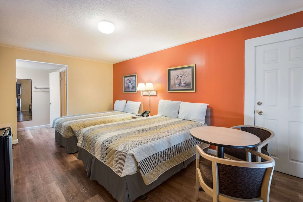 Rodeway Inn Cecil GA 14/36