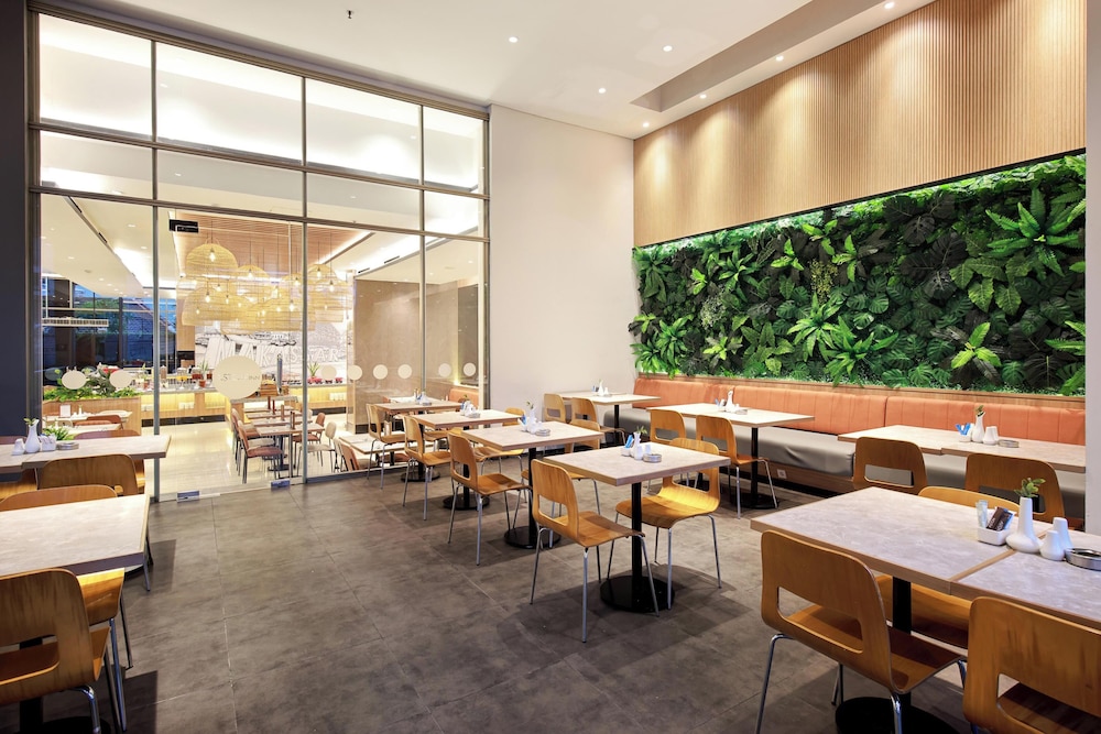 Aston Inn Pantai Losari Makassar 44/55