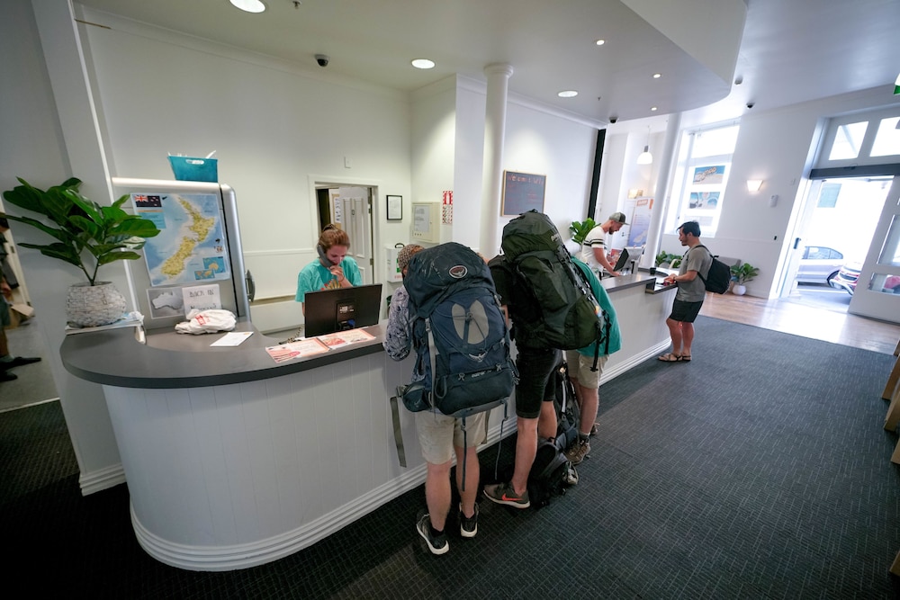 Nomads Capital Backpackers Wellington- Adults only 5/63