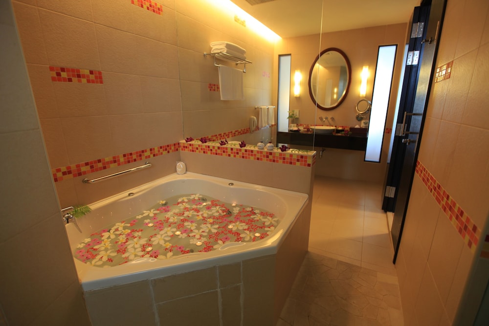 HULHULE ISLAND HOTEL 28/55