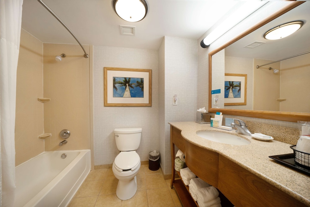 Hampton Inn Suites Madera 24/47