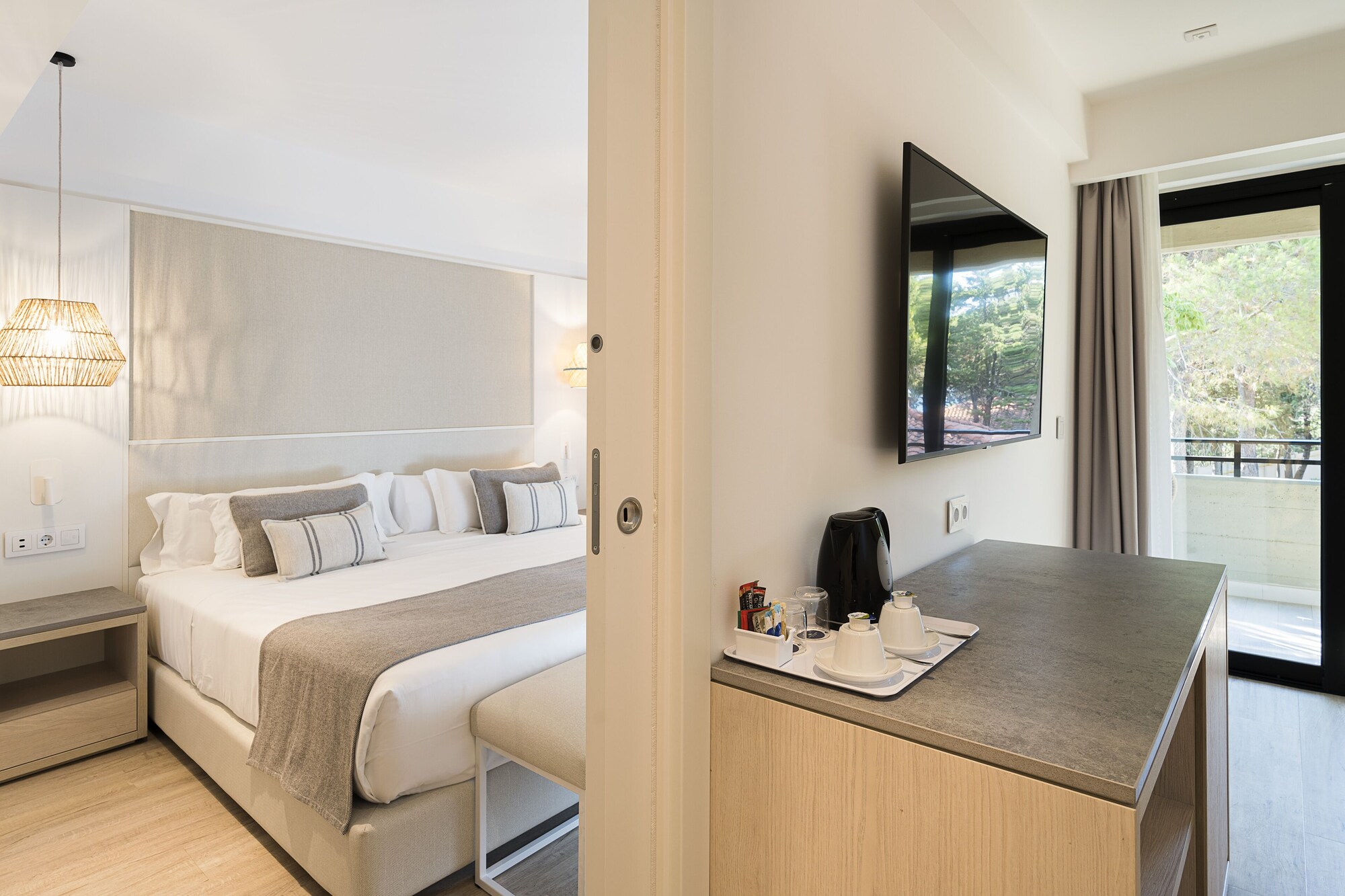 Suite, King Bed, Sofa, Signature Level
