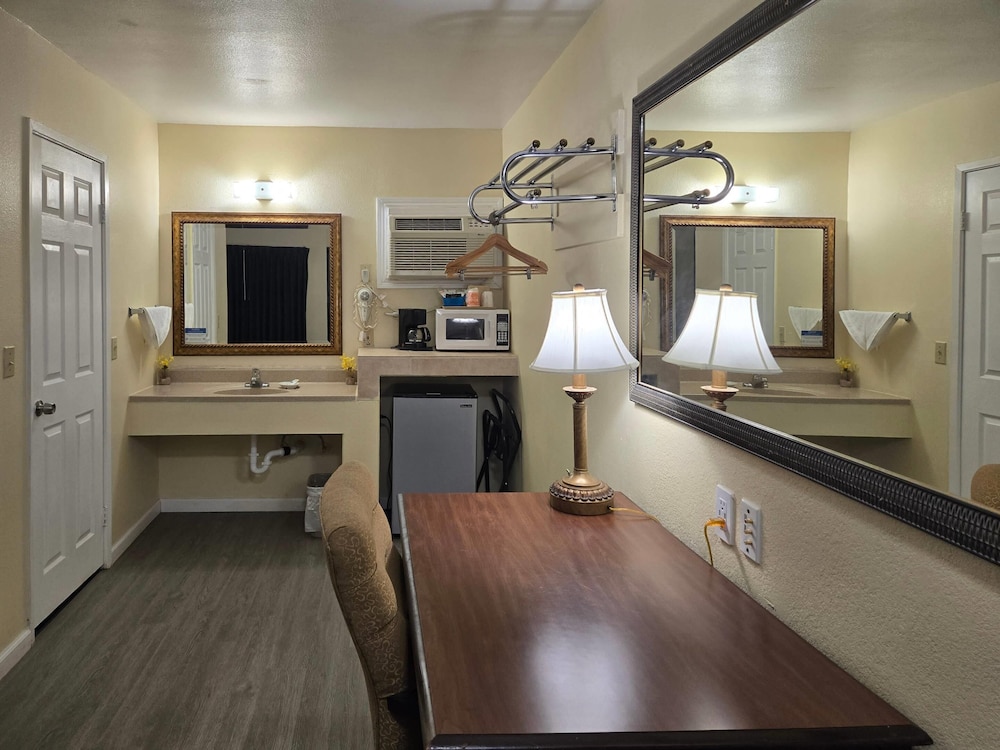 غرفة قياسية بسريرين كوين، Rodeway Inn & Suites Blythe I-10, CA 10/10
