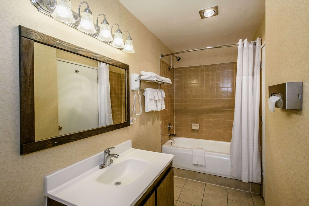 Quality Inn Redding Near I-5 30/51