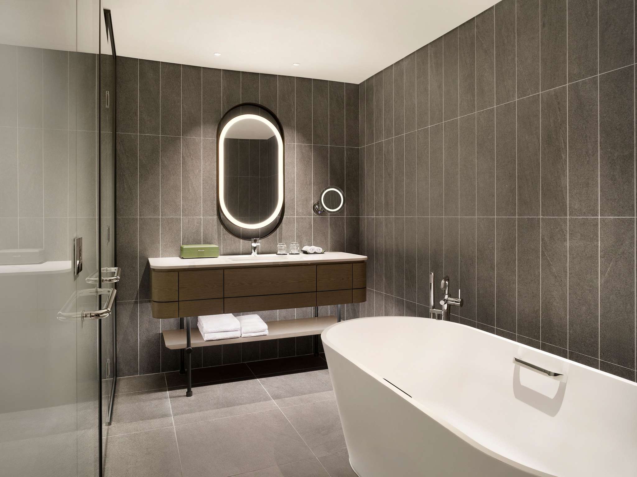 Junior Suite, King Bed, Corner, Pullman Ambassador Seoul Eastpole 2/2