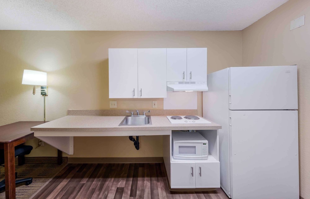 Extended Stay America Suites Orange County Huntington Beach 34/35
