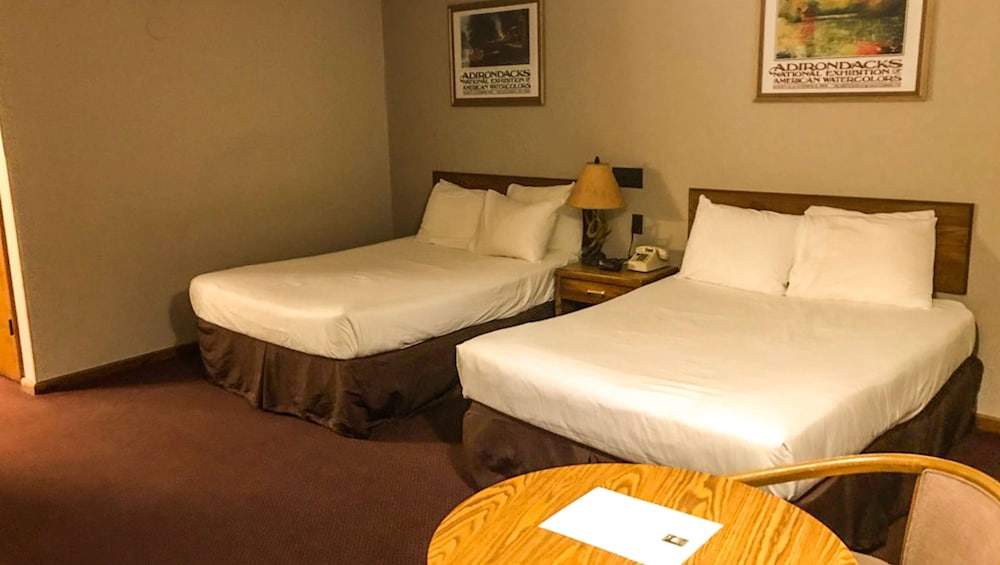 ADIRONDACK LODGE OLD FORGE 22/55