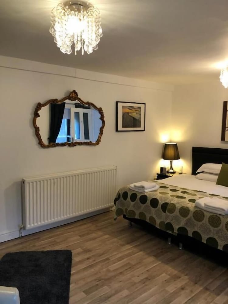 Trinity House B&amp;B 17/28
