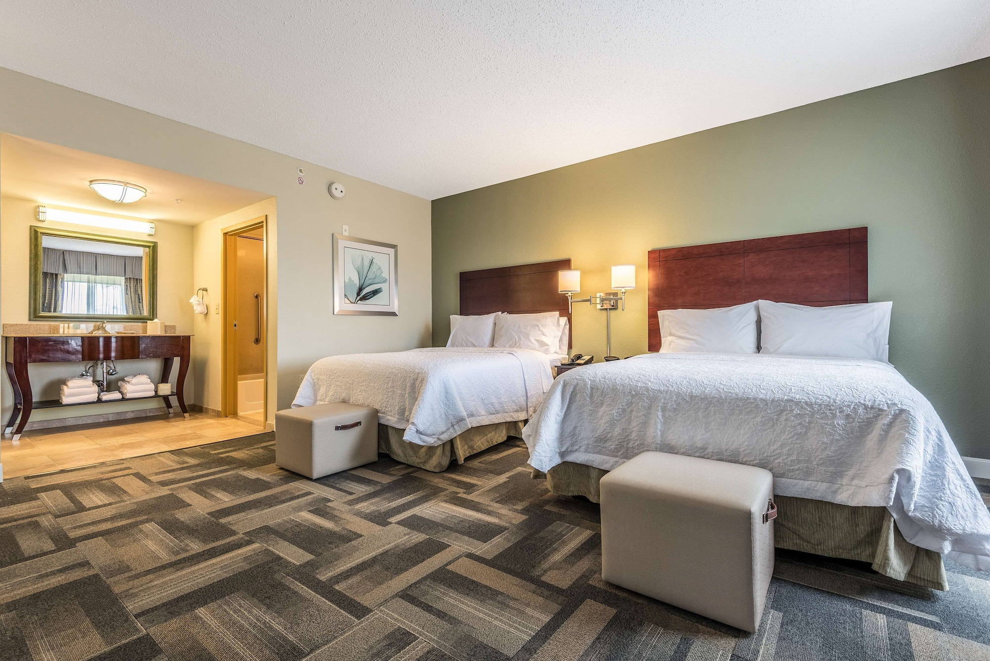STUDIO, 2 QUEEN BEDS, SOFA