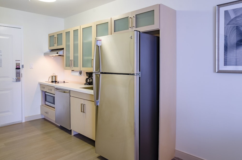 CANDLEWOOD SUITES MIAMI INTL AIRPORT - 36TH ST 28/59
