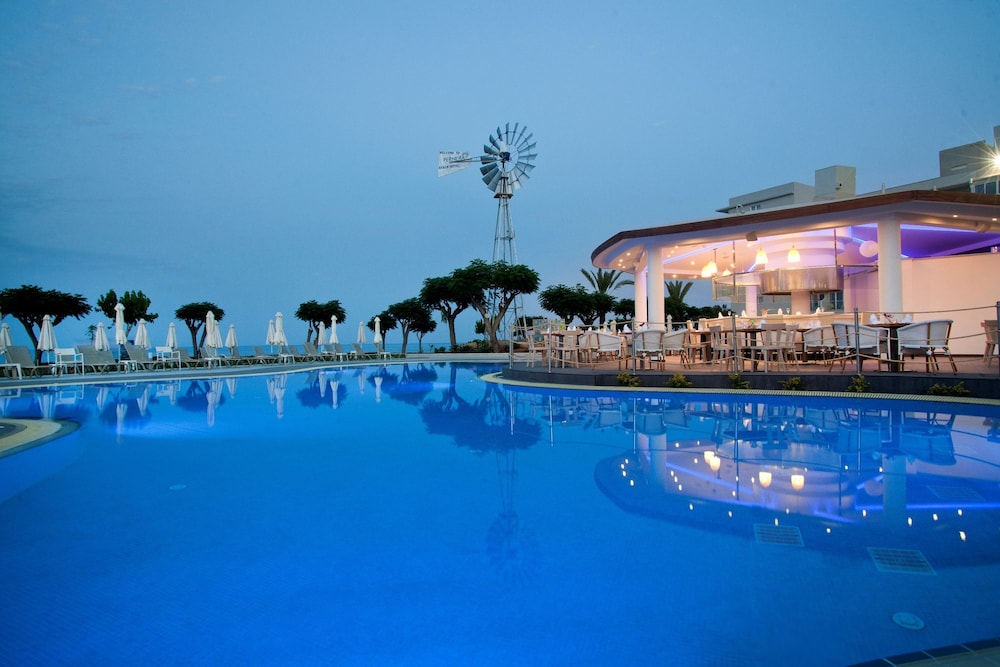 Pernera Beach Hotel 10/72
