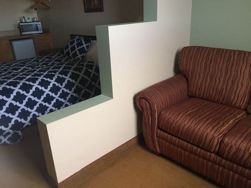Travel Inn Suites Innisfail 24/46