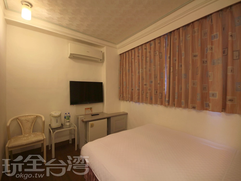 Traveler Hotel 17/37