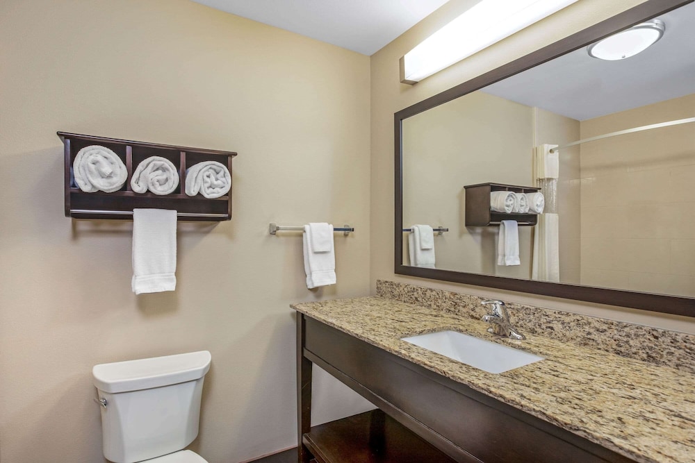 La Quinta Inn Suites By Wyndham Sioux Falls 24/55