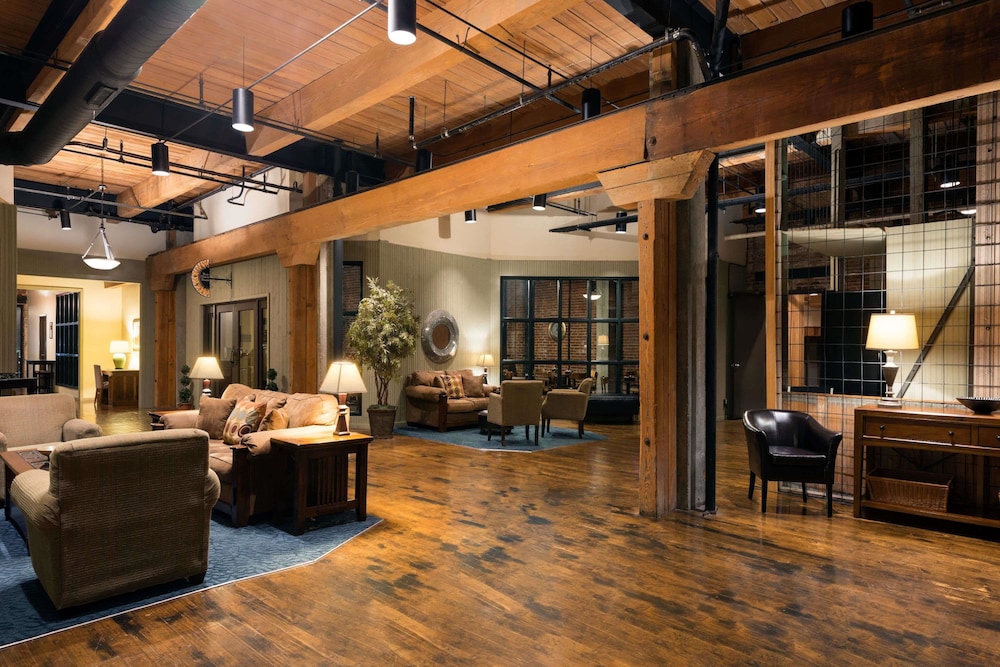 Hawthorn Suites By Wyndham Rome 2/24