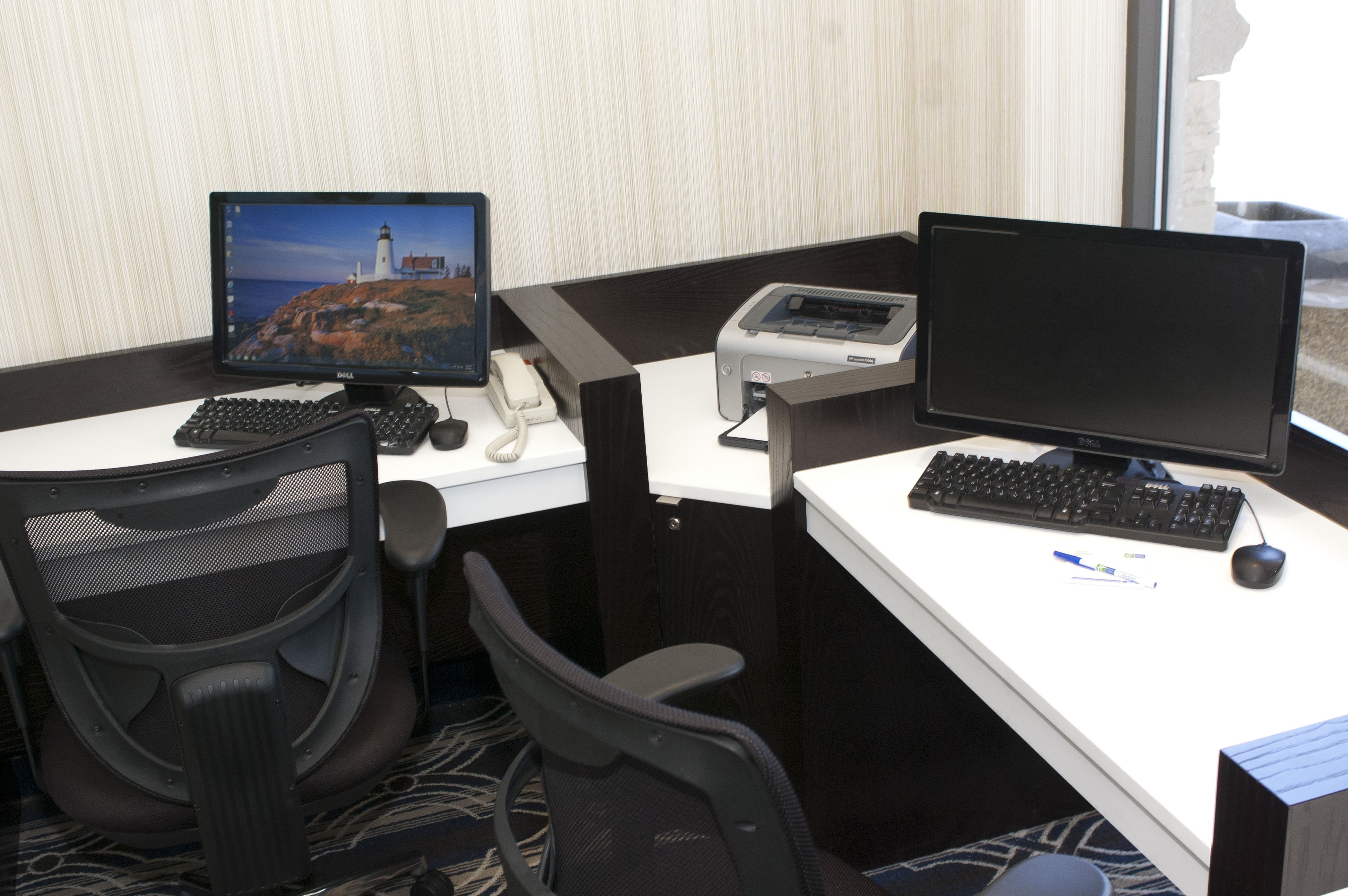 Holiday Inn Express Suites Laurel Lakes 48/58