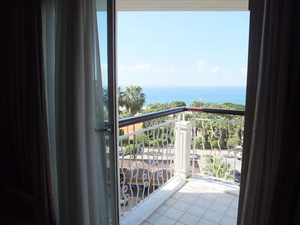 Riviera Hotel & Spa 11/55