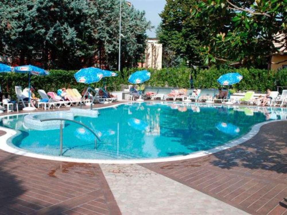 Hotel Bisesti 45/50