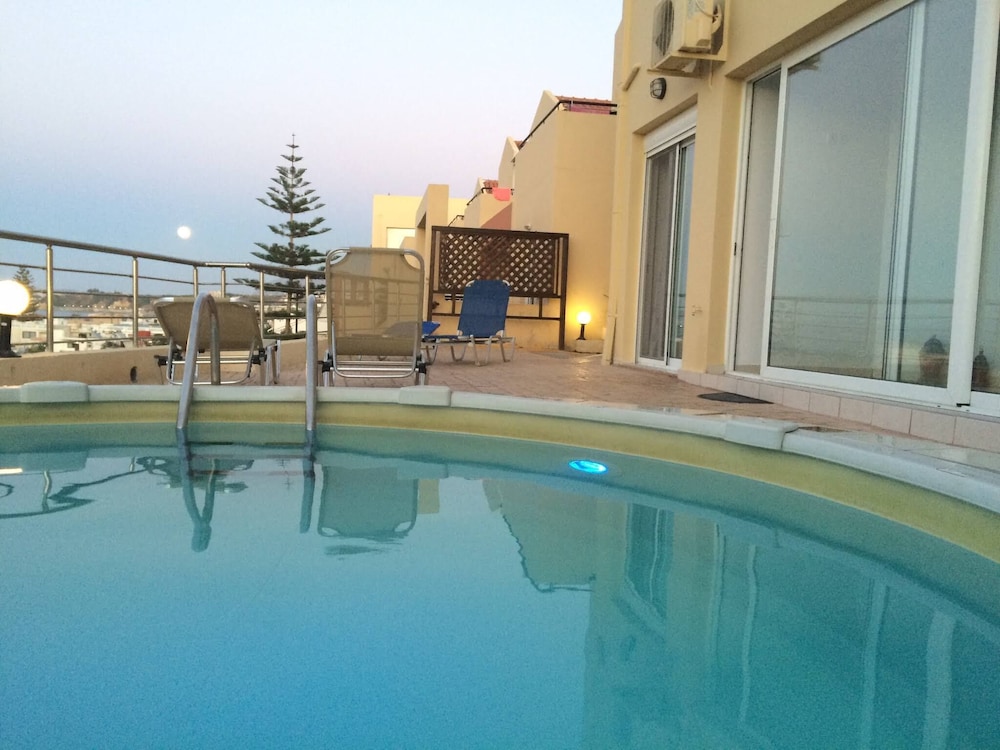 Blue Villas 8/50