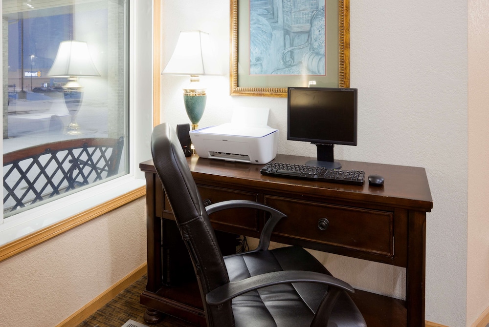 GrandStay Hotel & Suites Waseca 26/29