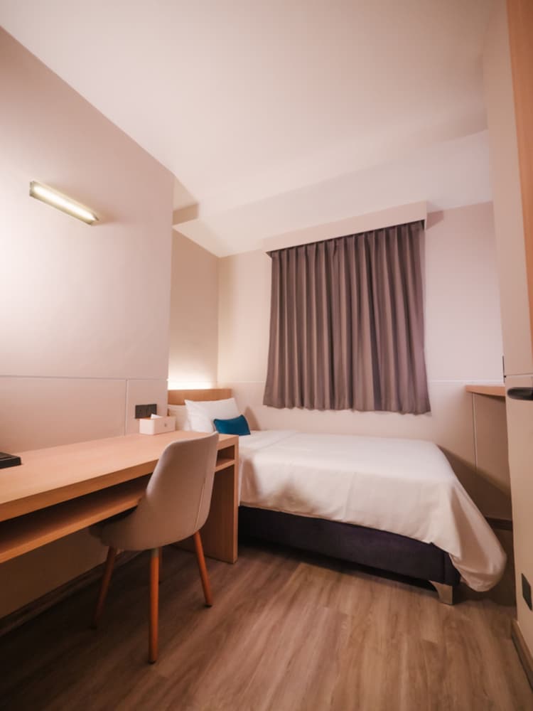 56 Hotel 21/50