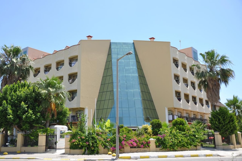 Larissa Inn 1/50