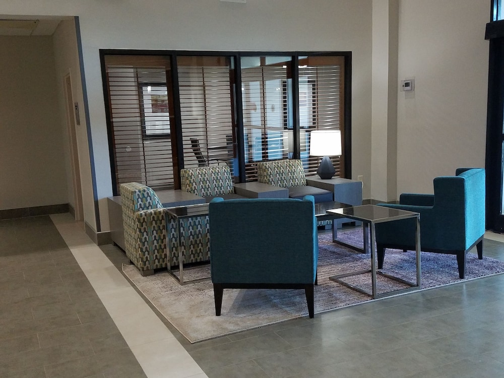 Comfort Inn & Suites Columbus North 25/35