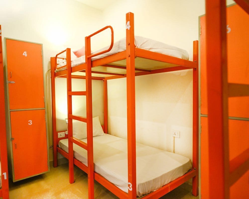 FEMALE DORM, SUPERIOR, 6 BEDS