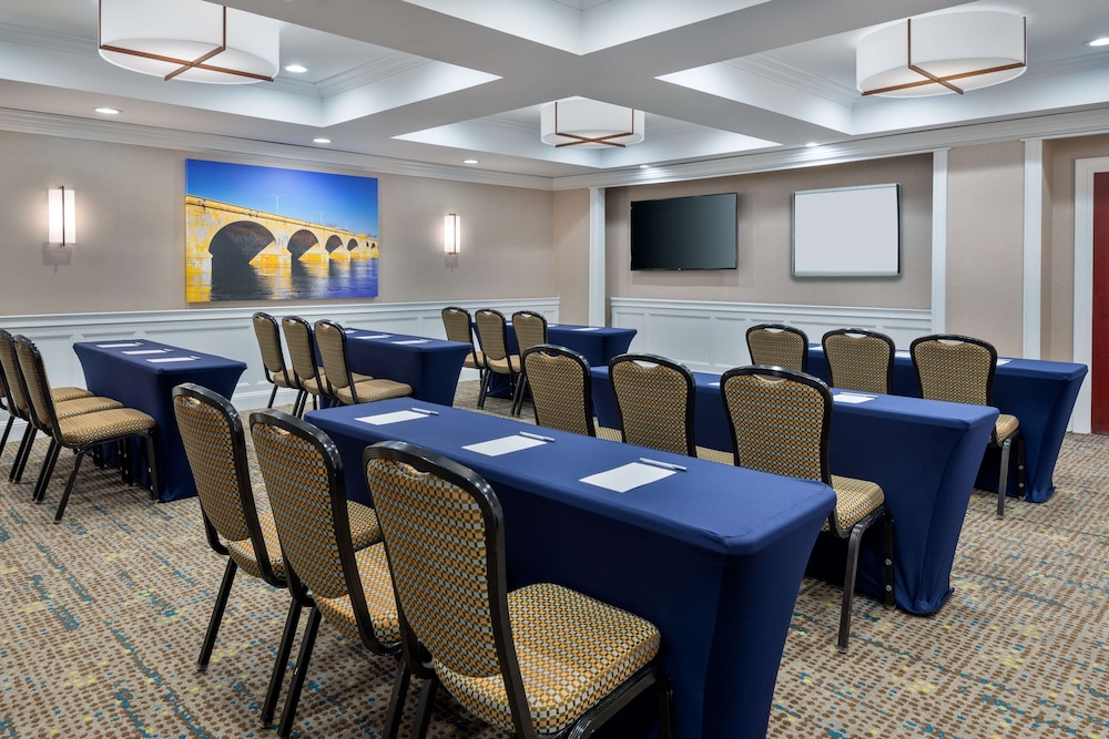 Hampton Inn And Suites Hartford/Farmington 68/76