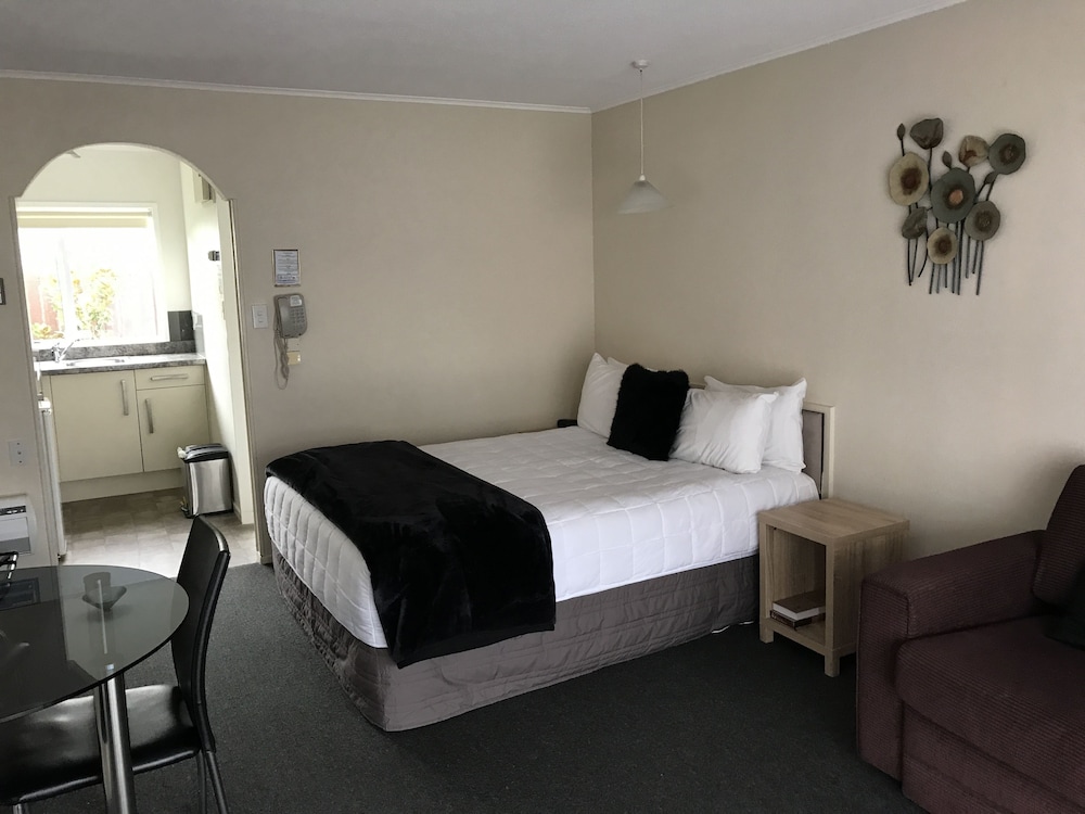 Green Gables Motel 10/52