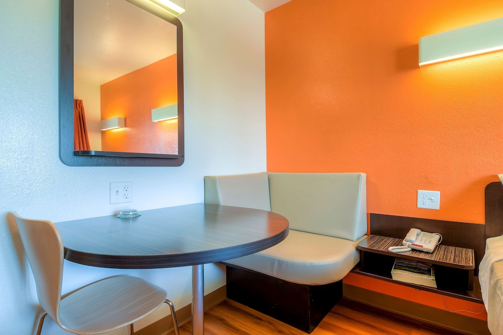 Motel6 Palm Springs, CA - Downtown 15/28