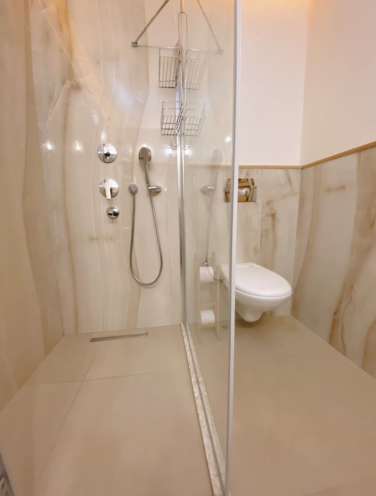 Jade Residence 49/50