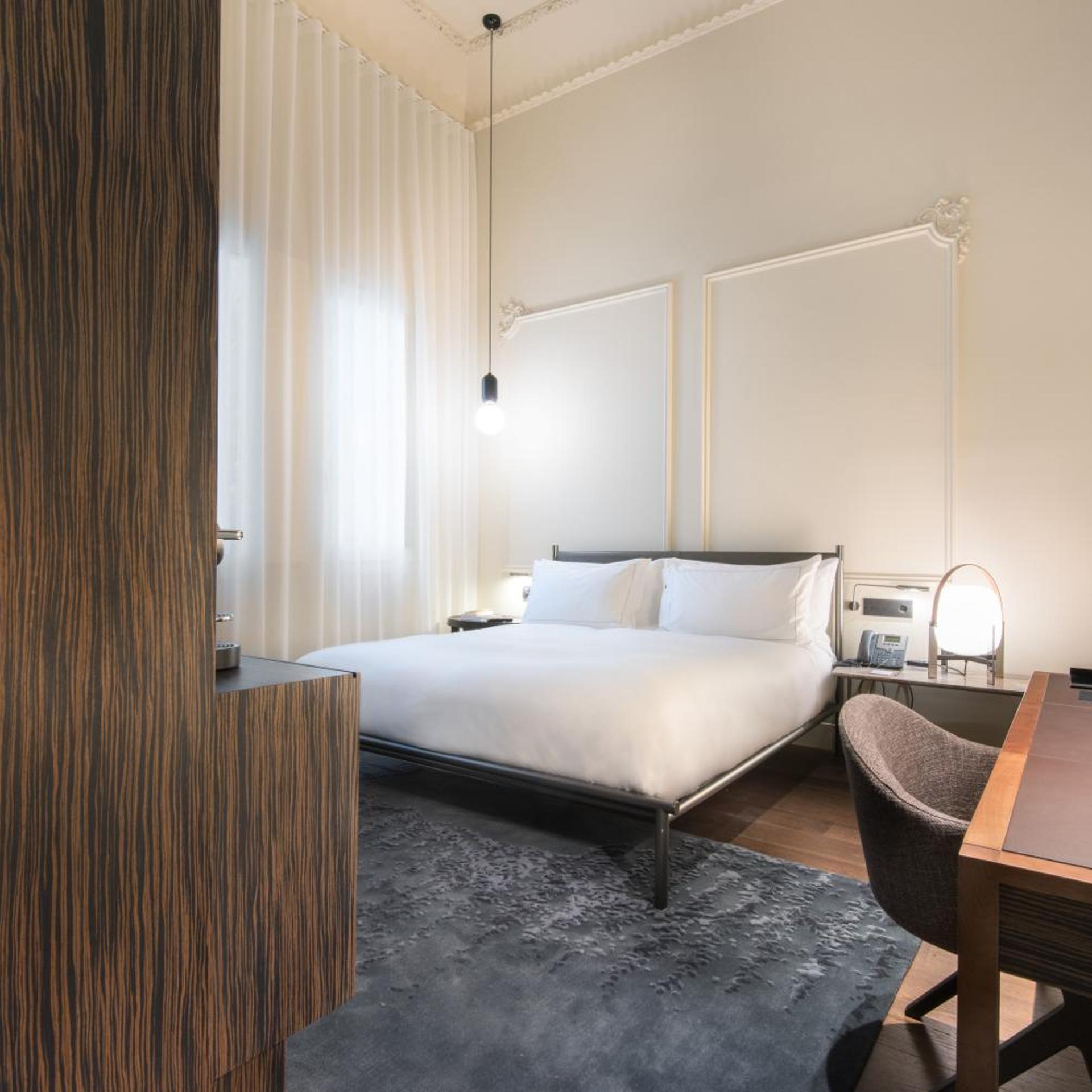 Deluxe, Double Bed