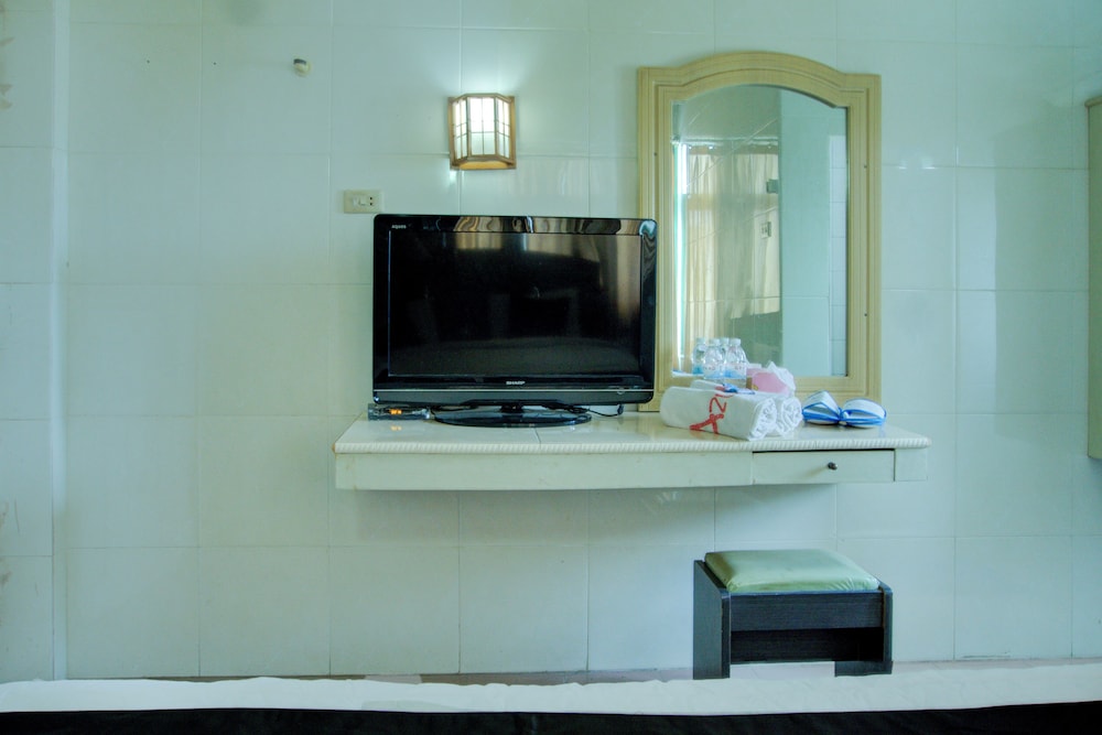 Townhouse Oak Palembang Near Jembatan Ampera Formerly Azzura Hotel 26/32
