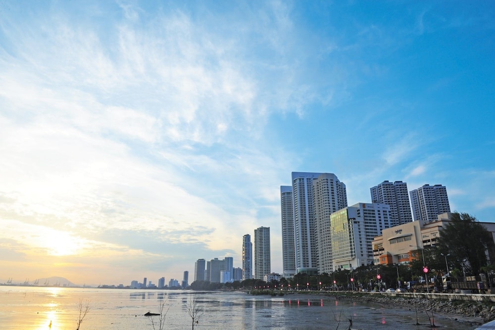 Mercure Penang Beach 57/63