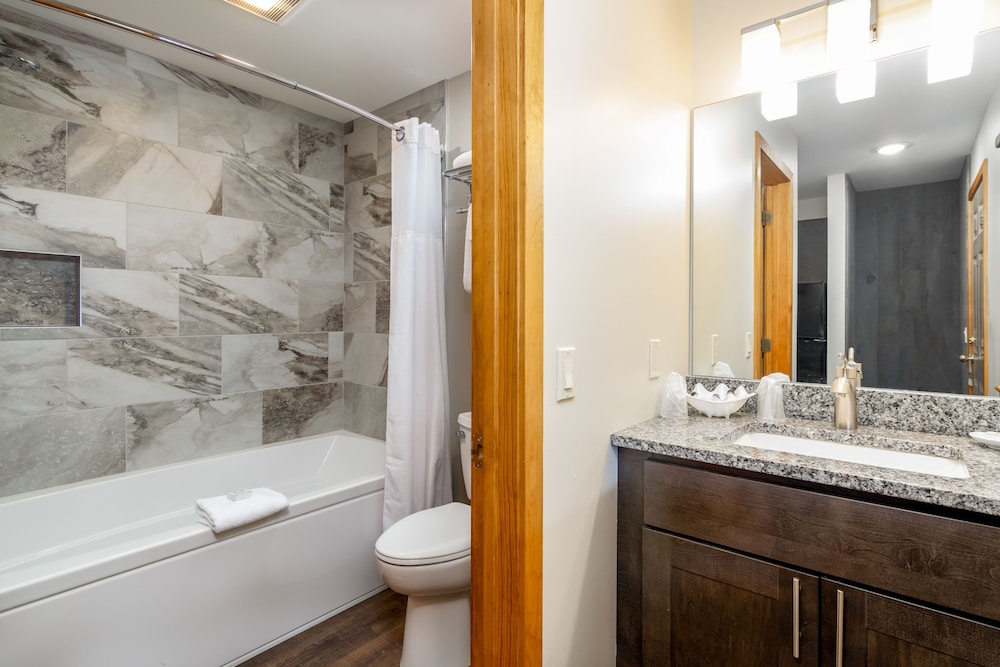 Grey Fox Inn Resort 64/66