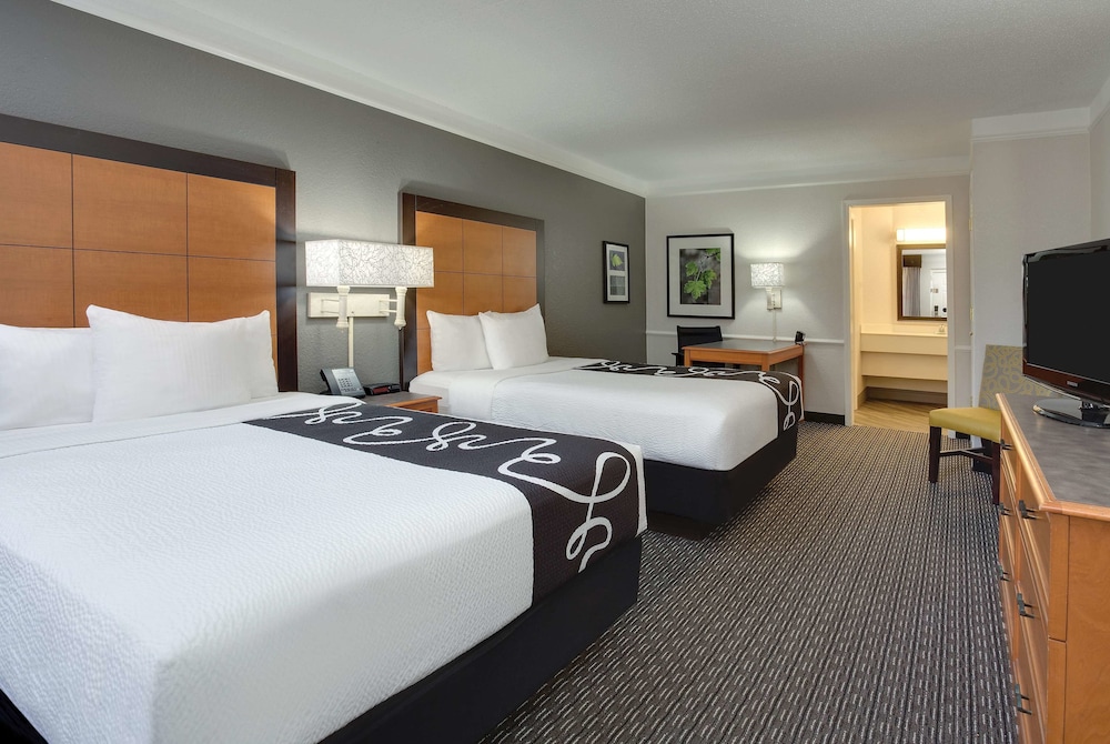 Days Inn by Wyndham Gainesville University I-75 18/37