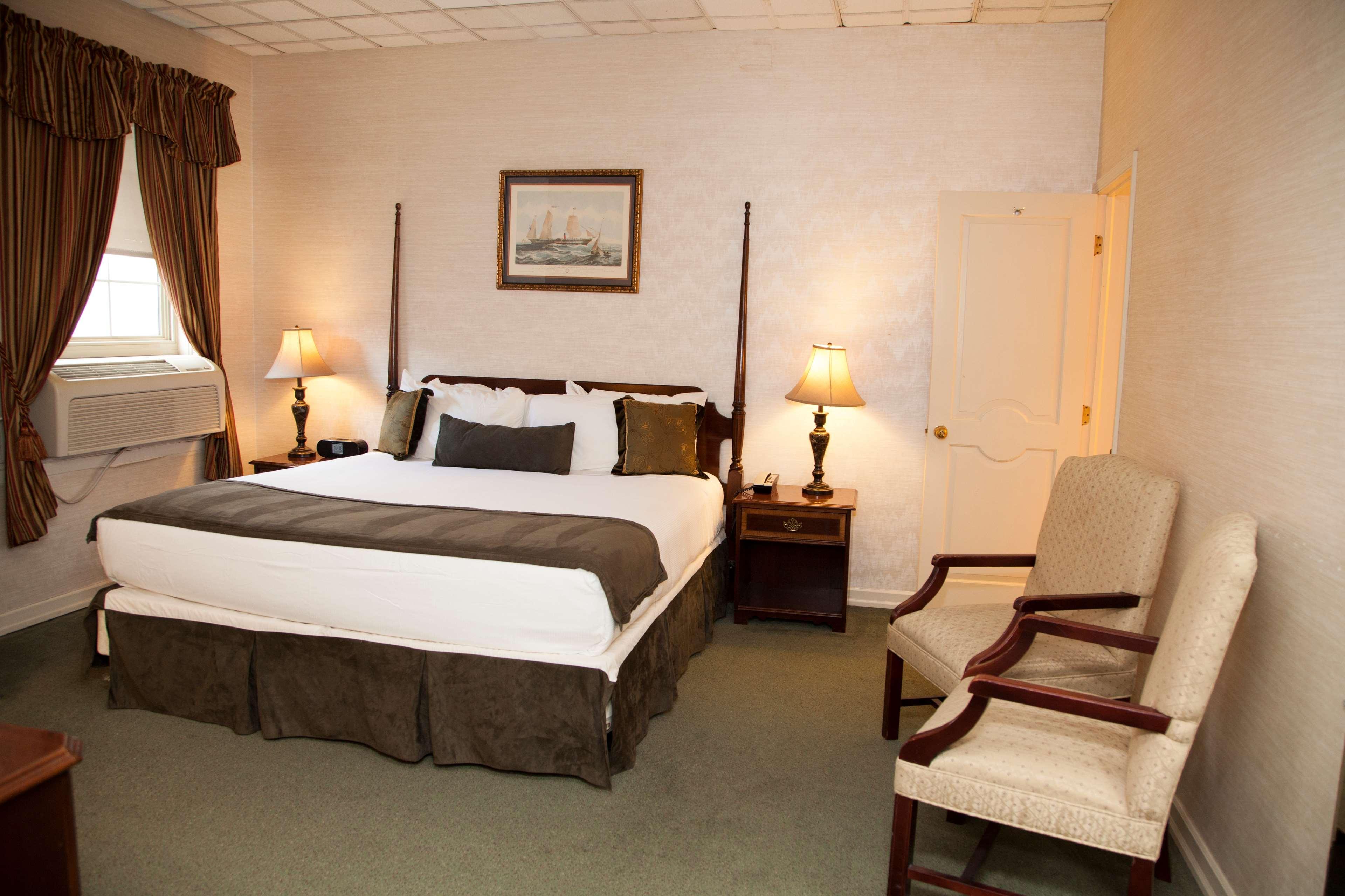 Adjoining, Suite, King and Double Bed