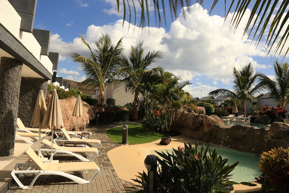 R2 Romantic Fantasia Dreams And Suites Hotel Adults Only 62/64