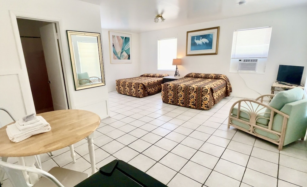 Floating Sea Cove Resort Marina 35/60