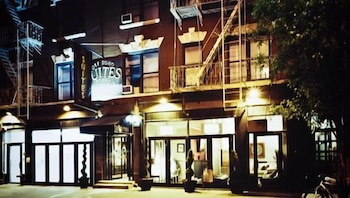 Off Soho Suites Hotel 4/38