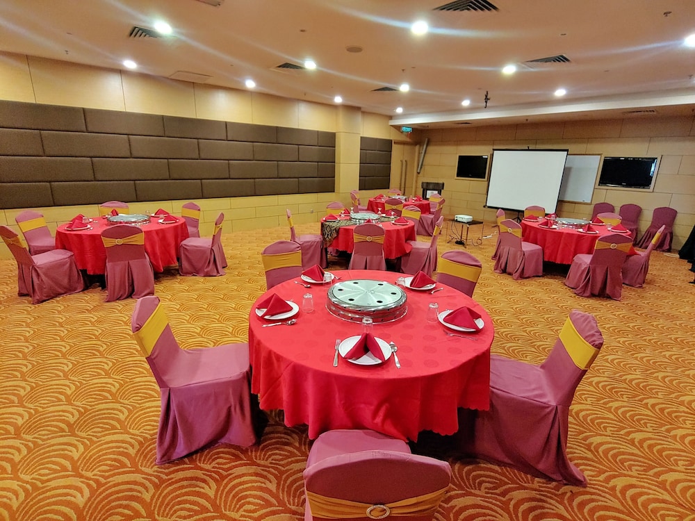 Courtyard Hotel At 1borneo 54/59