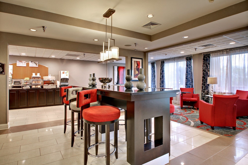 Holiday Inn Express Hurricane Mills Waverly 52/62
