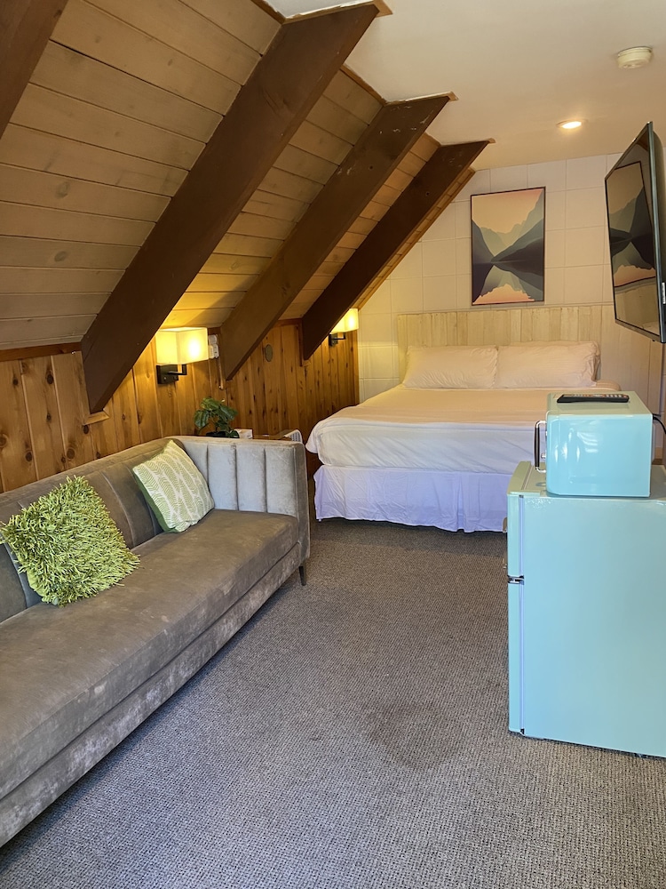 Cinnamon Bear Inn 31/80