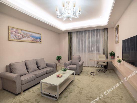 Vienna International Hotel (Xinyang Railway Station) 45/51