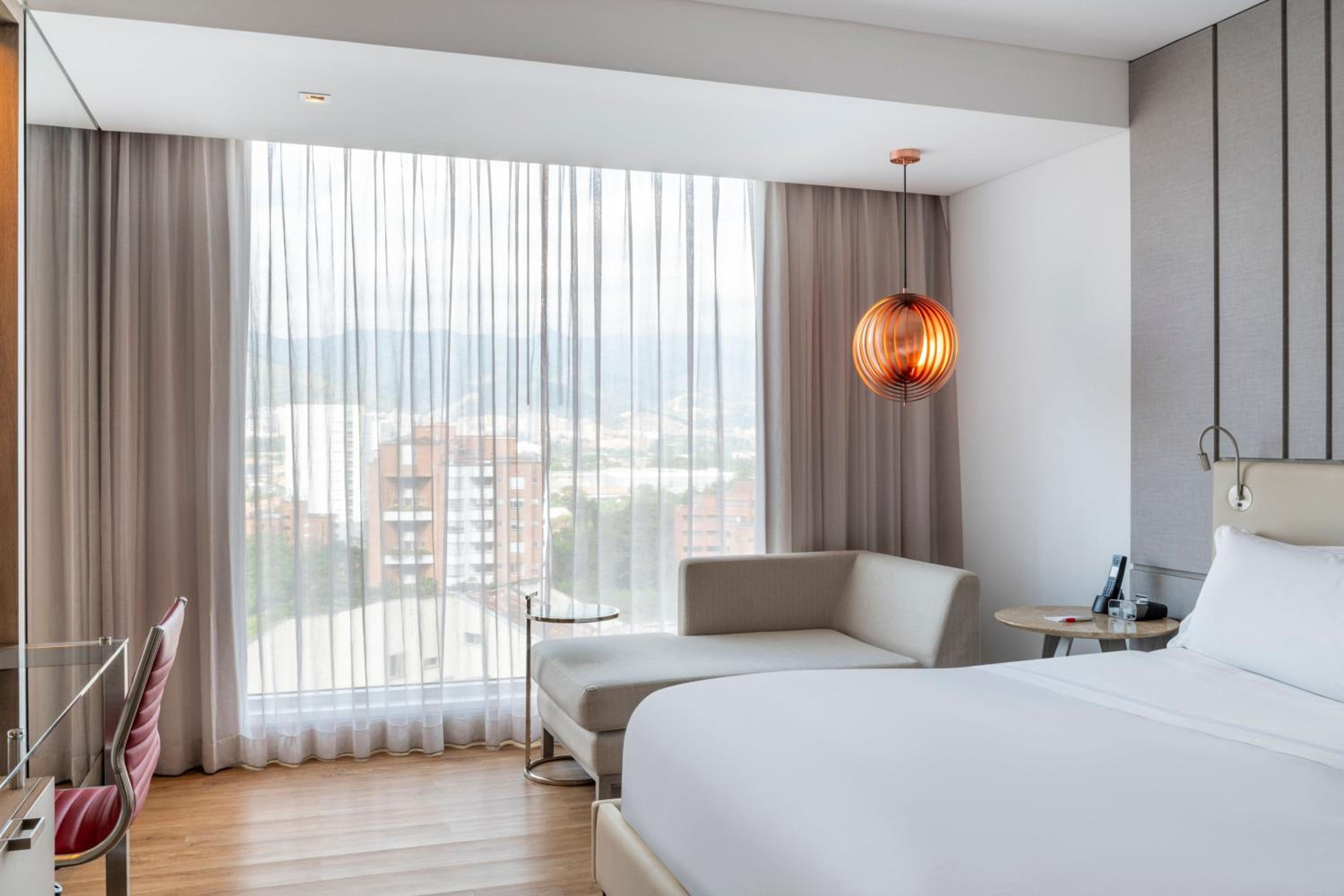 Room, King Bed, Concierge Level، Medellin Marriott Hotel 3/7